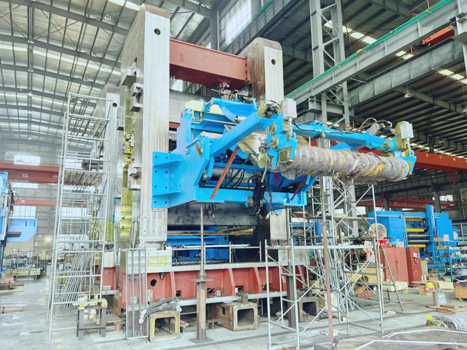内蒙古联晟新能源材料有限公司2300mm铝板两机架冷精轧机订单的装配测试现场